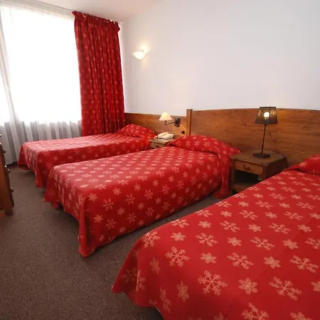 Hotel Plein Sud Et Piscine ***
